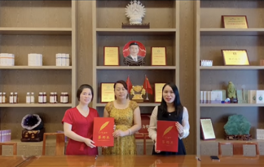 恭喜龍女士呂女士成功加入翌芙萊大家庭，成為翌芙萊美業(yè)傳播天使。