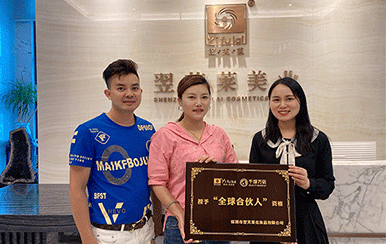 恭喜廣東省湛江市吳女士夫婦成功簽約翌芙萊！